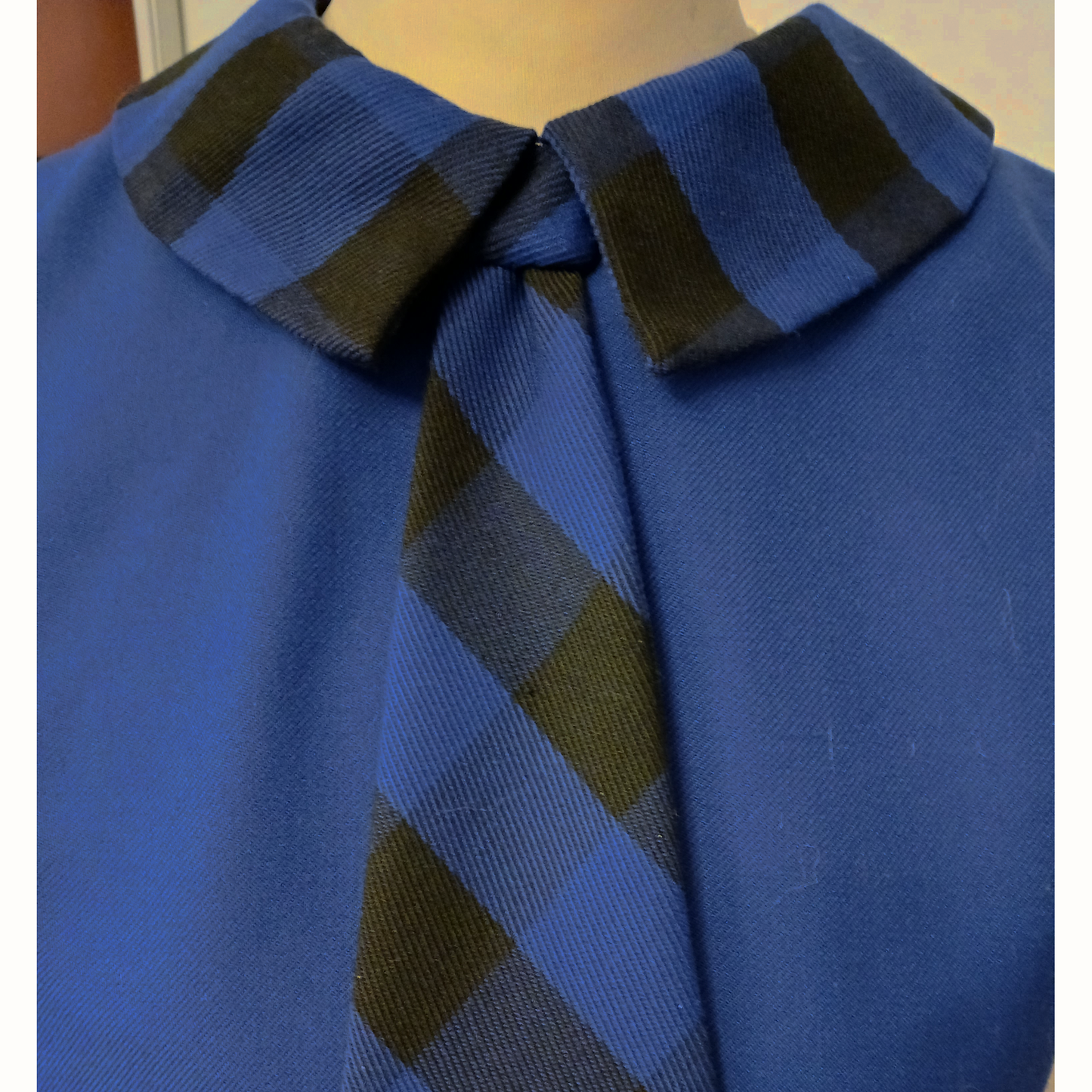 Sinimusta kravattimekko 1960-luku
